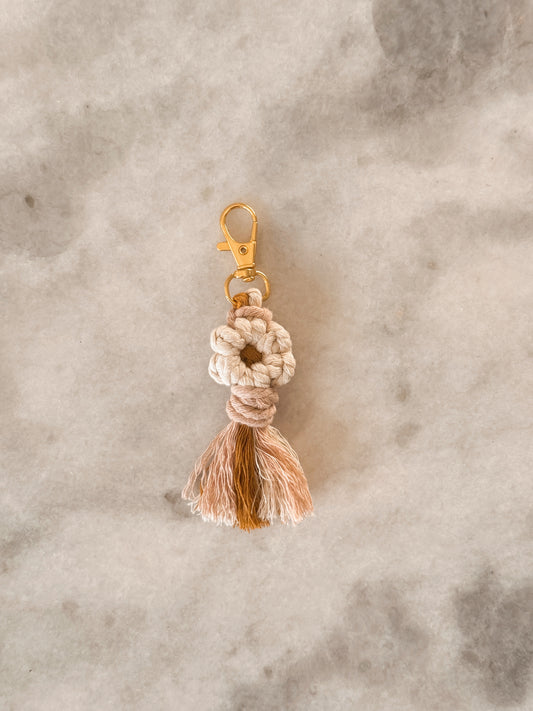 Single Daisy Macrame Keychain