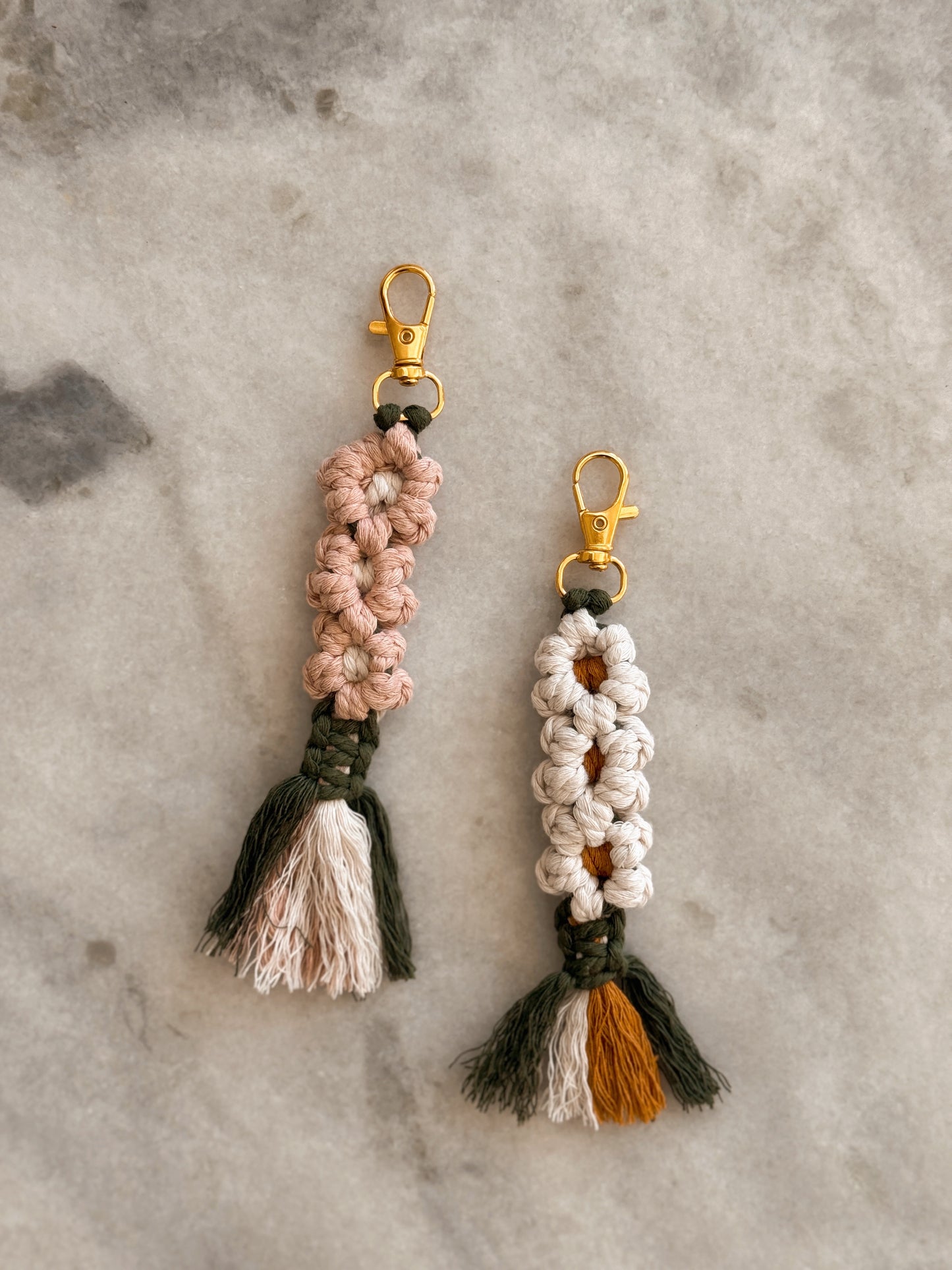 Chain of Daisies Macrame Keychain